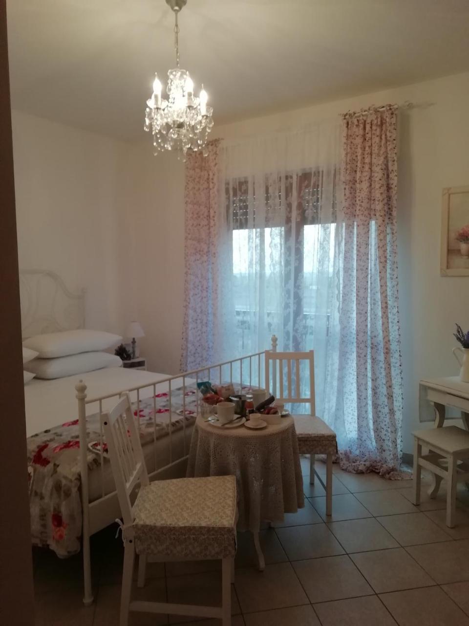 Beti House Heart'S And Roses Rooms Ponte Galeria Oda fotoğraf